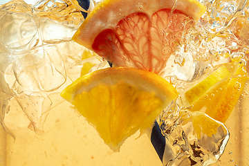 Image showing Close up view of the lemon slices in lemonade on background