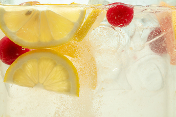 Image showing Close up view of the lemon slices in lemonade on background