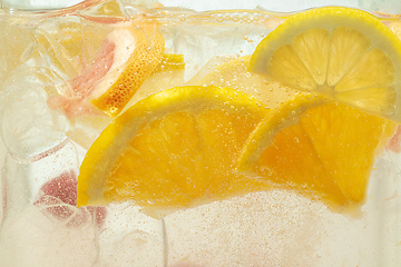 Image showing Close up view of the lemon slices in lemonade on background