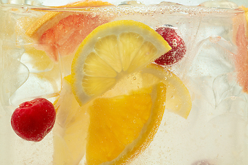 Image showing Close up view of the lemon slices in lemonade on background