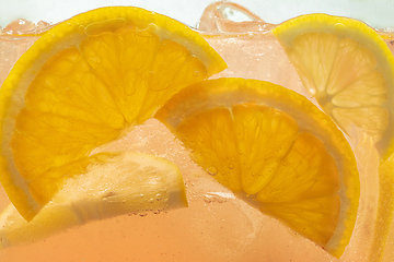 Image showing Close up view of the lemon slices in lemonade on background