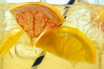 Image showing Close up view of the lemon slices in lemonade on background