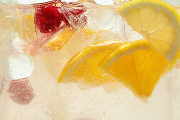 Image showing Close up view of the lemon slices in lemonade on background