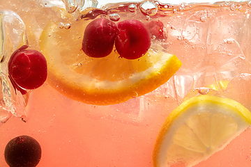 Image showing Close up view of the lemon slices in lemonade on background