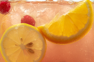 Image showing Close up view of the lemon slices in lemonade on background