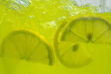 Image showing Close up view of the lemon slices in lemonade on background