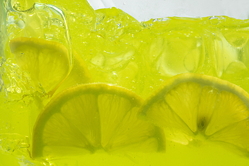 Image showing Close up view of the lemon slices in lemonade on background