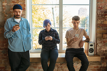 Image showing Group of happy young men and women sharing in social media