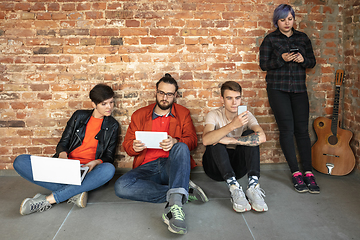 Image showing Group of happy young men and women sharing in social media