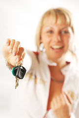 Image showing A woman with the car keys