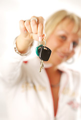 Image showing A woman with the car keys