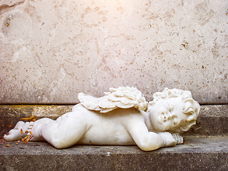 Image showing sleeping angel grave statue