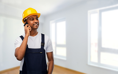 Image showing indian builder in helmet calling on smartphone