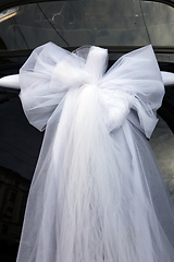 Image showing Wedding car, decoration bow white ribbon 