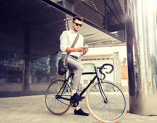 Image showing man with bicycle and smartphone on city street