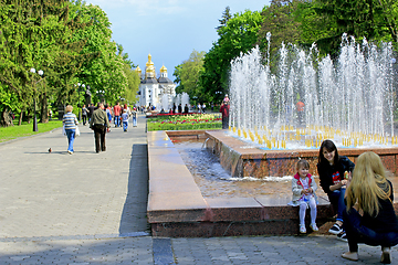 Image showing People have a rest in city park with fountains