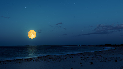 Image showing full moon over the ocean