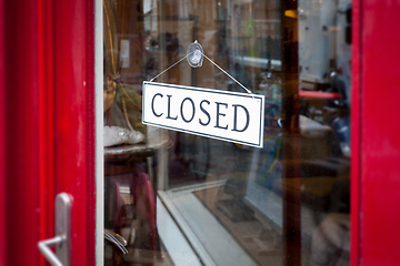 Image showing an closed sign at the shop door