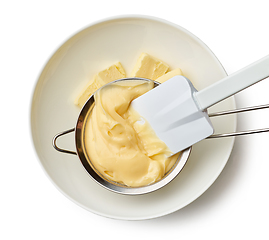 Image showing custard cream in a strainer