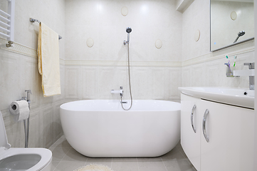 Image showing Compact white cozy bathroom with bathub