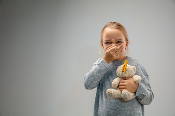 Image showing Caucasian girl wearing the respiratory protection pin clasp against air pollution and dusk on grey studio background