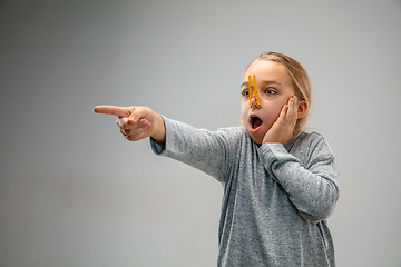 Image showing Caucasian girl wearing the respiratory protection pin clasp against air pollution and dusk on grey studio background