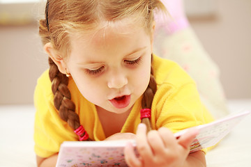Image showing Girl reading