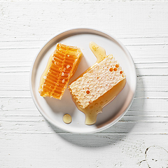 Image showing plate of fresh honey combs