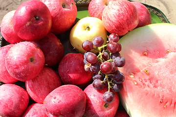 Image showing ripe red apples and grapes
