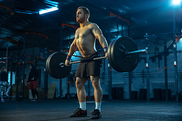 Image showing Caucasian man practicing in weightlifting in gym