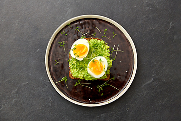 Image showing toast bread with mashed avocado and eggs