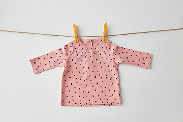 Image showing pink shirt for baby girl hanging on rope with pins