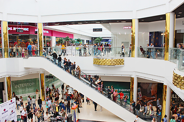 Image showing people on the escalator in the supermarket