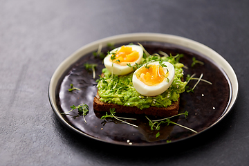 Image showing toast bread with mashed avocado and eggs