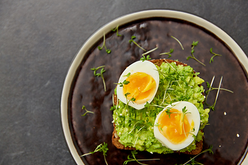 Image showing toast bread with mashed avocado and eggs