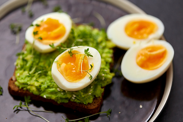 Image showing toast bread with mashed avocado and eggs