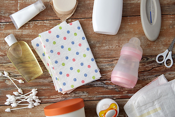 Image showing baby accessories for bathing on wooden table