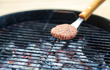 Image showing close up of meat cutlets roasting on grill