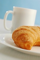 Image showing Cocoa and croissant