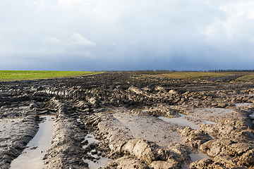 Image showing road in a field