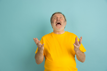 Image showing Caucasian senior man\'s portrait isolated on blue studio background