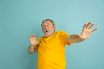 Image showing Caucasian senior man\'s portrait isolated on blue studio background