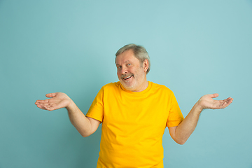 Image showing Caucasian senior man\'s portrait isolated on blue studio background