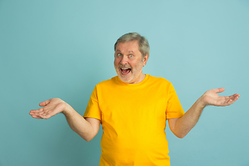 Image showing Caucasian senior man\'s portrait isolated on blue studio background