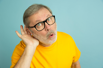 Image showing Caucasian senior man\'s portrait isolated on blue studio background