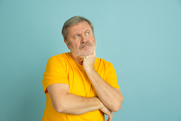 Image showing Caucasian senior man\'s portrait isolated on blue studio background