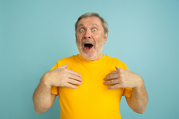 Image showing Caucasian senior man\'s portrait isolated on blue studio background