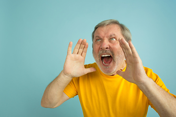 Image showing Caucasian senior man\'s portrait isolated on blue studio background