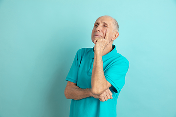 Image showing Caucasian senior man\'s portrait isolated on blue studio background