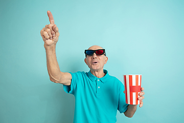 Image showing Caucasian senior man\'s portrait isolated on blue studio background